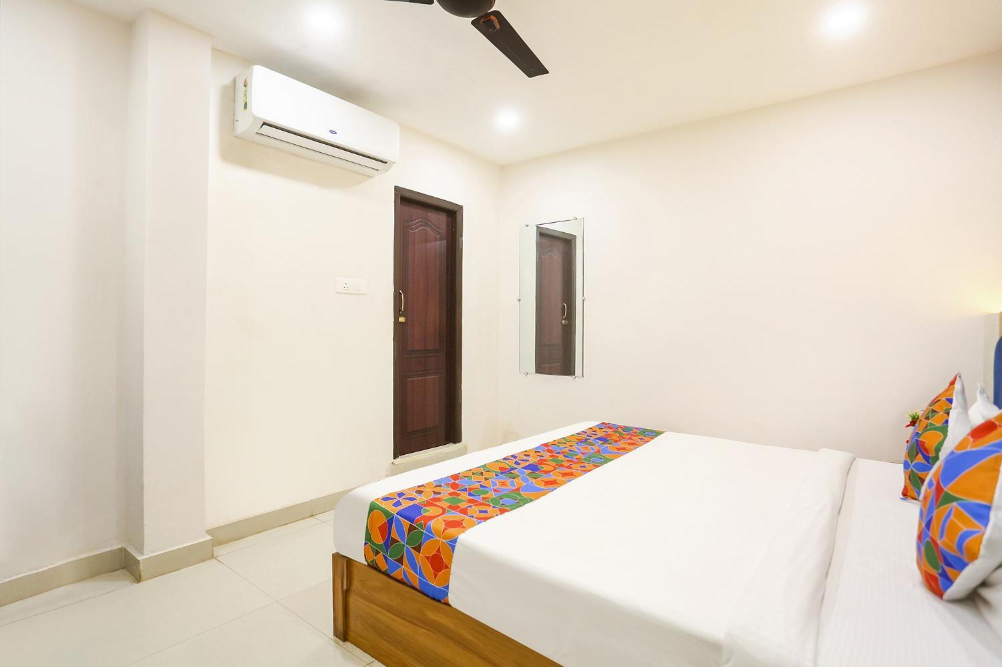 Fabhotel Hari Kunj 900 M From Kashi Vishwanath Temple Varanasi Exterior photo