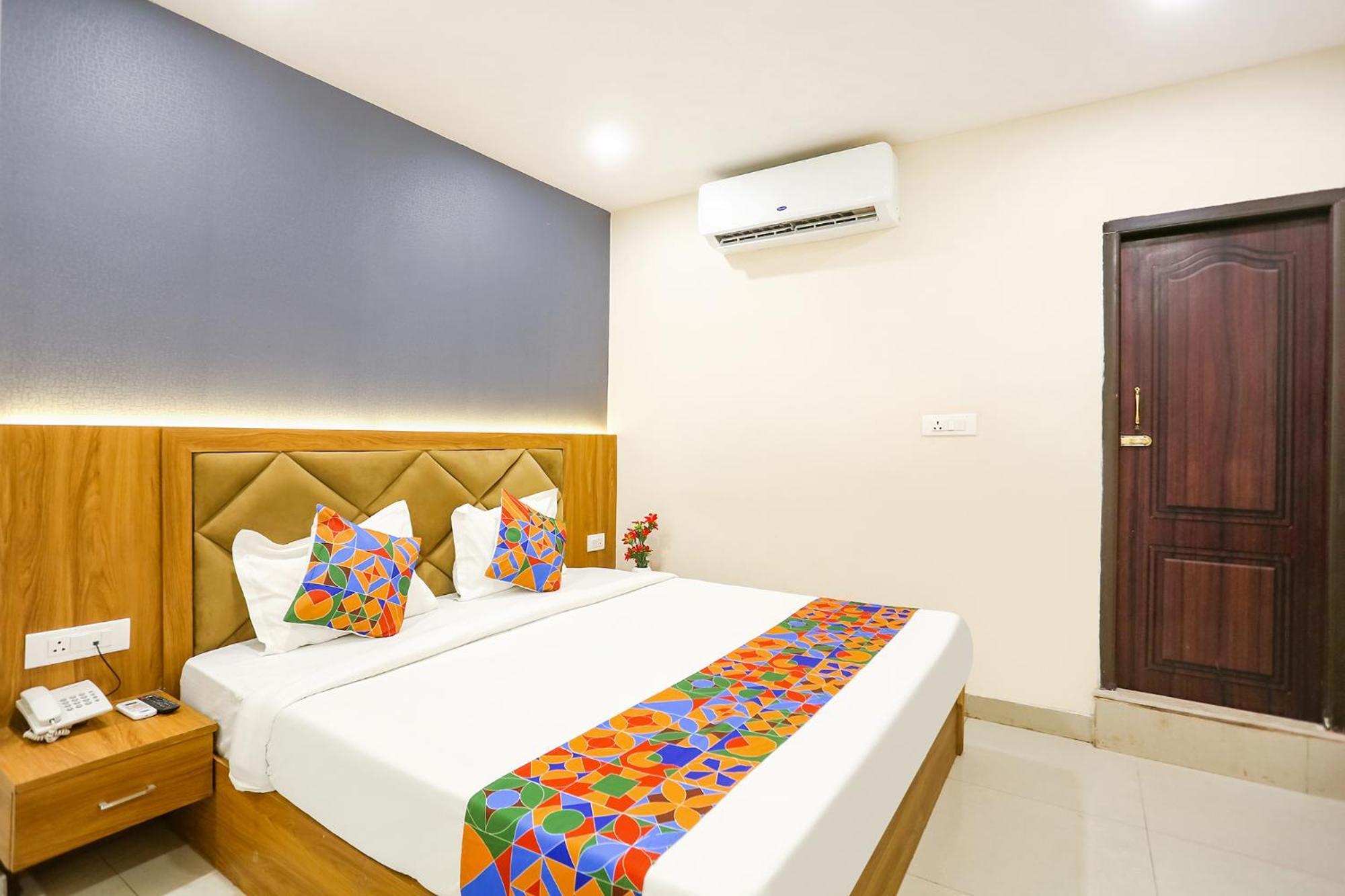 Fabhotel Hari Kunj 900 M From Kashi Vishwanath Temple Varanasi Exterior photo