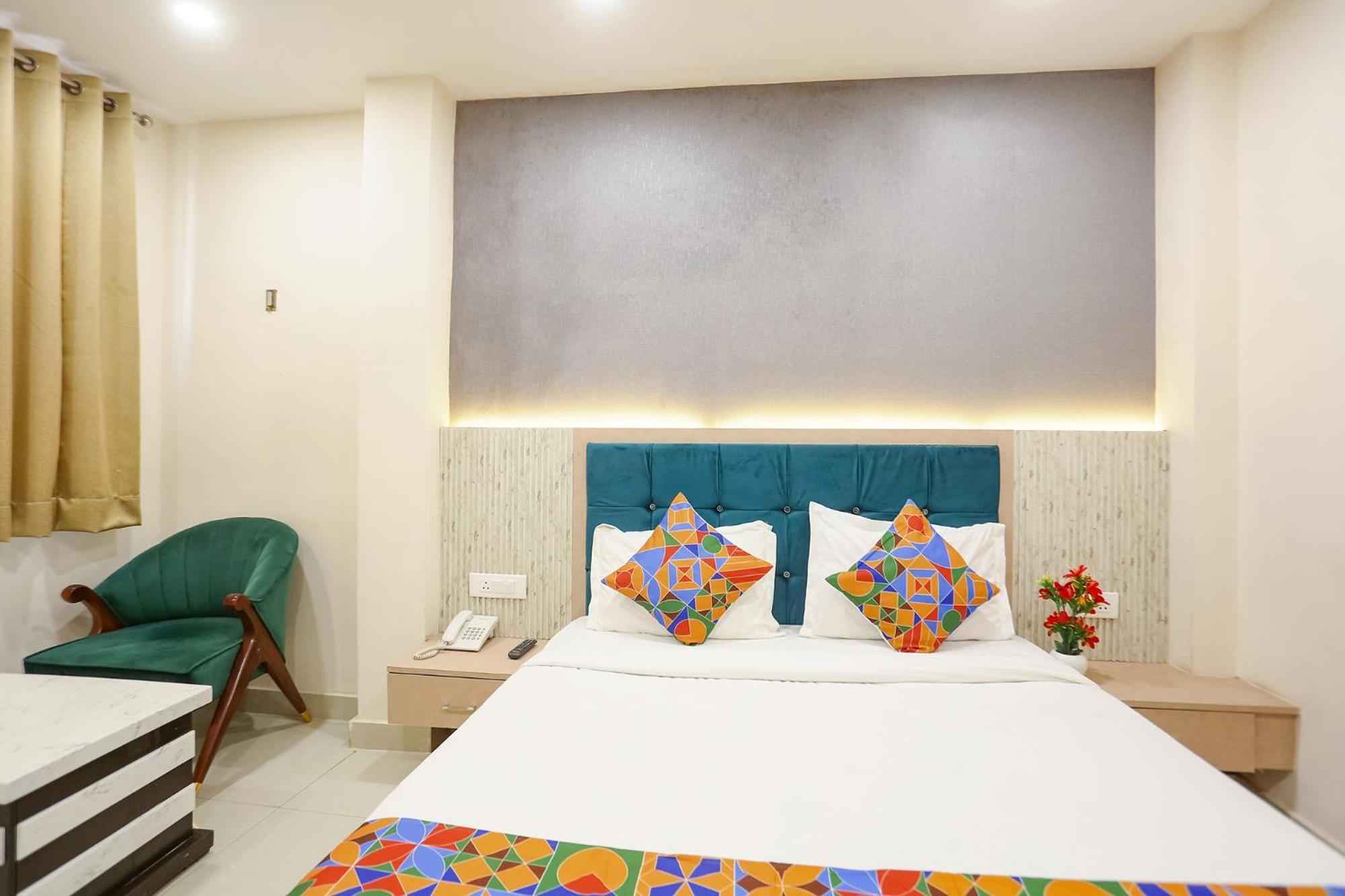 Fabhotel Hari Kunj 900 M From Kashi Vishwanath Temple Varanasi Exterior photo
